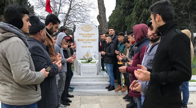AK Partili gençler Mehmet Akif’i unutmadı 