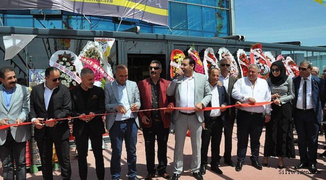 AY1 Hipermarketleri görkemli bir törenle açıldı