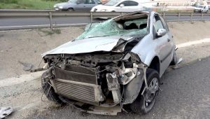 Silivri'de kontrolünü kaybeden araç takla attı: 3 yaralı