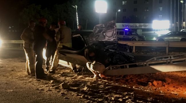 Silivri'de kamyona çarpan otomobil hurdaya döndü: 2 yaralı