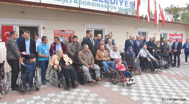 Engelli bireylere akülü ve tekerlekli sandalye desteği
