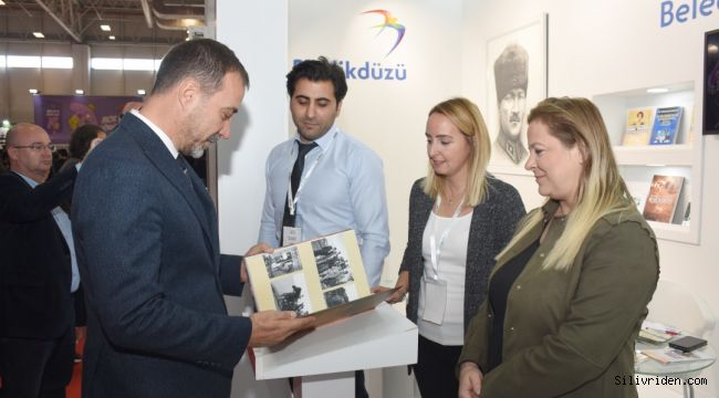 Volkan Yılmaz, İstanbul Kitap Fuarı'nı ziyaret etti