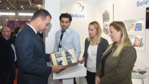 Volkan Yılmaz, İstanbul Kitap Fuarı'nı ziyaret etti