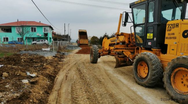 Fen işleri ekipleri çalışmalarını sürdürüyor