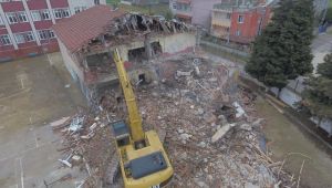 Büyükçavuşlu Ortaokulu'nun yıkımı tamamlandı 