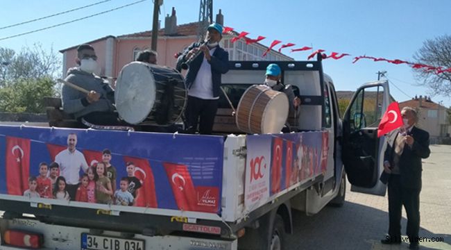 Mobil bandolar evlerinde kalan Silivrilileri eğlendirdi