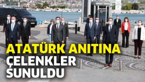 Atatürk Anıtına çelenkler sunuldu