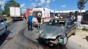 Silivri’de iki araç kafa kafaya çarpıştı: 3 yaralı
