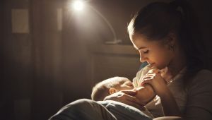 Anne sütü, bebeği alerjiden anneyi kanserden koruyor