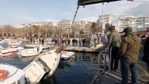 Silivri'de batan tekne güçlükle çıkartıldı