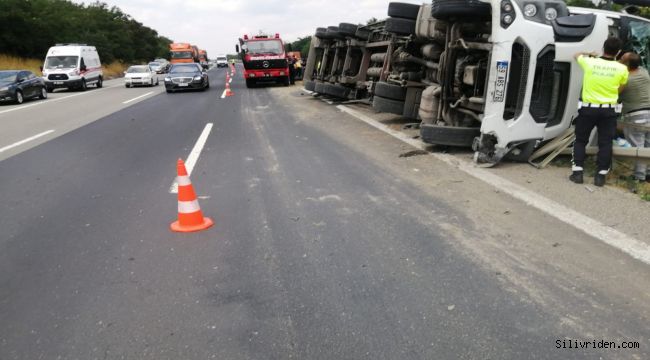 Freni boşalan tır otomobile çarptı: 6 kişi yaralandı