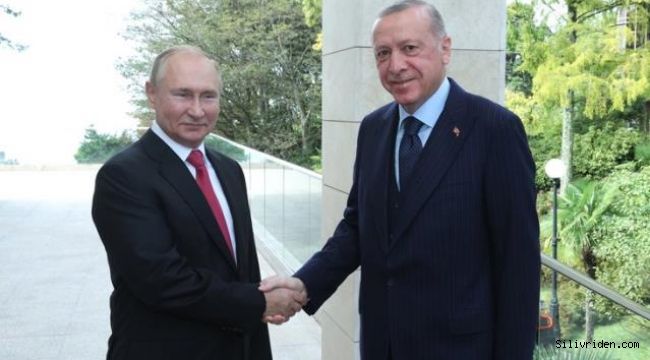 Cumhurbaşkanı Erdoğan, kendisini kapıda karşılayan Putin'in ısrarına kayıtsız kalmadı