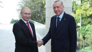 Cumhurbaşkanı Erdoğan, kendisini kapıda karşılayan Putin'in ısrarına kayıtsız kalmadı