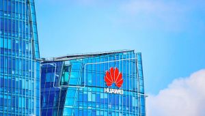 Huawei yineledi: Akıllı telefon pazarından çekilmeyeceğiz