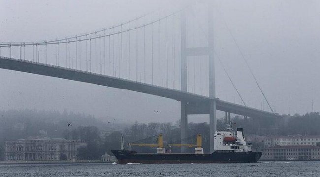 İstanbul Boğazı sis nedeniyle gemi trafiğine kapatıldı