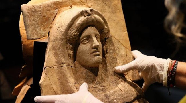 İyon savaşçılarının mezarından kadınların 2 bin 500 yıllık 
