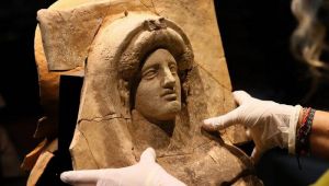 İyon savaşçılarının mezarından kadınların 2 bin 500 yıllık 