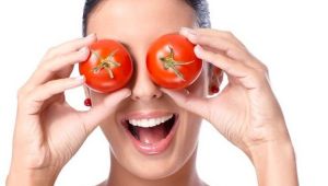 Işıldayan cildin sırrı domates maskesinde!