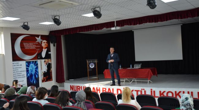 Aslan aday öğretmenlere seminer verdi