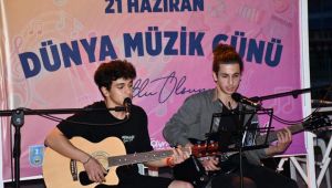 Müzikleriyle sahile renk kattılar