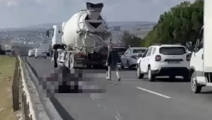 Silivri'de motosiklet yayaya çarptı: 1 'i ağır, 3 yaralı