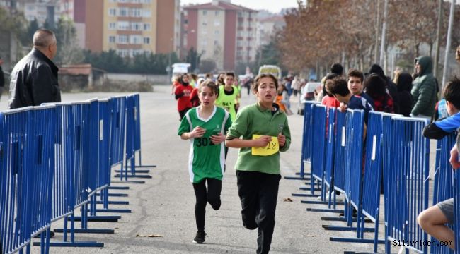 Silivri'de okullar arası Atatürk koşusu düzenlendi