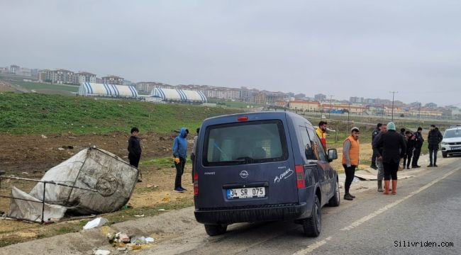 Silivri'de hafif ticari araç kağıt toplayıcısı çocuklara çarptı: 2 yaralı