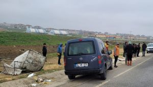 Silivri'de hafif ticari araç kağıt toplayıcısı çocuklara çarptı: 2 yaralı