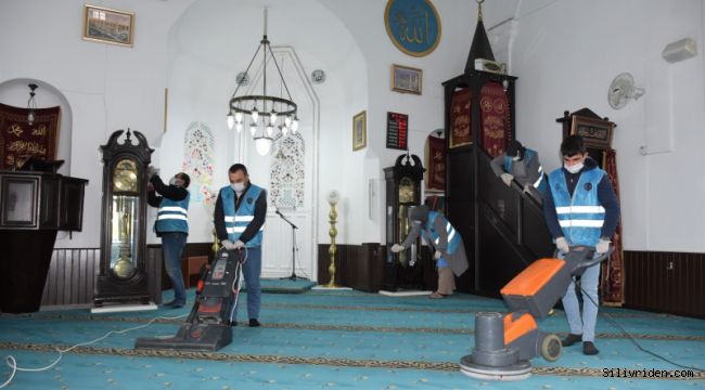 Silivri'de Ramazan öncesi ibadethanelerde temizlik yapılıyor