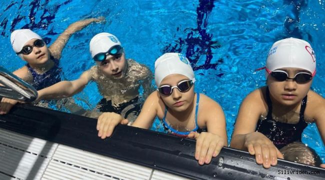 Yüzme akademisi öğrencileri başarıya doymuyor 