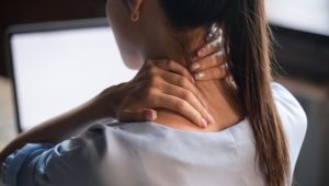 Boyun ağrısı ciddi hastalıkların sinyali olabilir!