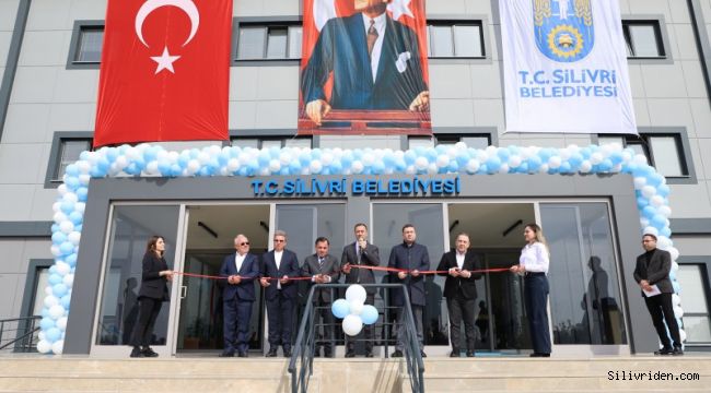 Silivri'nin geçmiş dönem belediye başkanlıkları ek hizmet binasını Başkan Yılmaz ile birlikte açtı