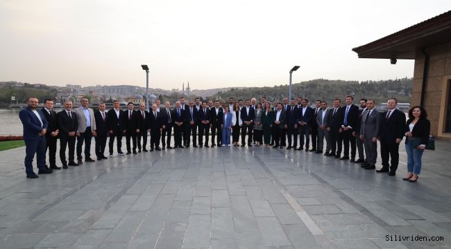 İmamoğlu başkanlarla iftarda buluştu