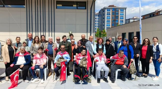 Silivri Belediyesi'nden temsili askerlik için kına töreni