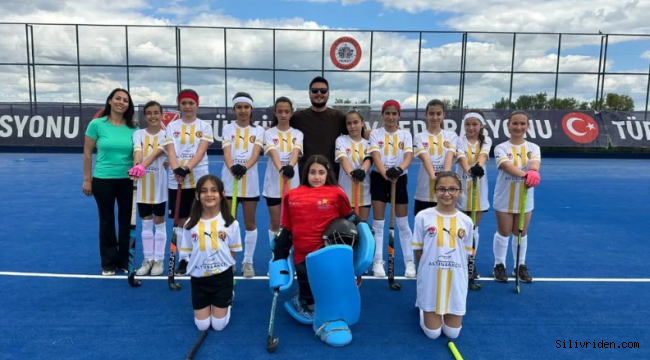 Abdülezel Paşa Ortaokulu Hokey Takımından büyük başarı