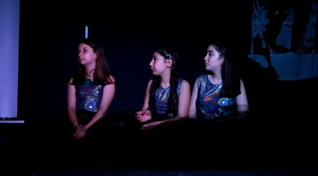 Öğrencilerden Peter Pan ile büyülü bir sahne performansı