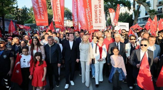 Silivri’de coşku gençlik yürüyüşüyle ve konserle zirveye ulaştı