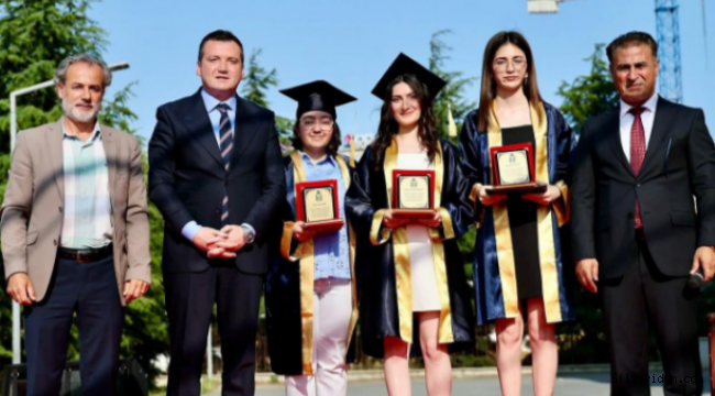 Başkan Balcıoğlu, mezuniyet töreninde gençlerle buluştu