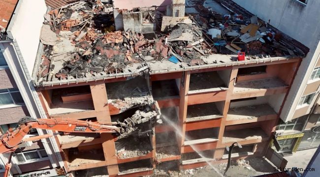 Silivri’de Riskli Binalar Bir Bir Yıkılıyor