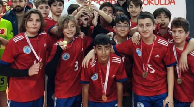 Çağrıbey Ortaokulu Futsalda ilçe şampiyonu oldu