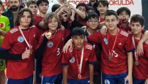Çağrıbey Ortaokulu Futsalda ilçe şampiyonu oldu