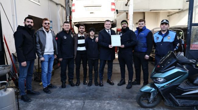 Başkan Balcıoğlu, esnaflara ruhsatlarını teslim etti