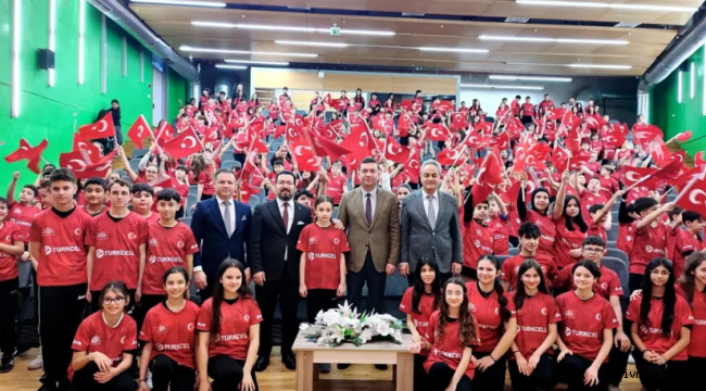 “Spor Şehri İstanbul” Projesi kapsamında öğrencilere forma desteği
