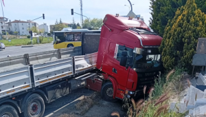 Silivri’de kaza tır sürücüsü hayatını kaybetti