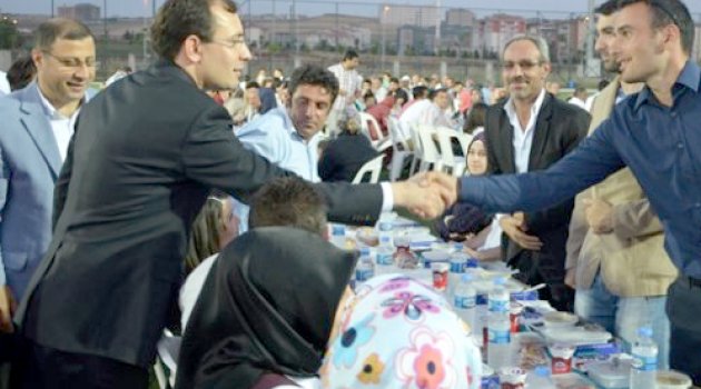 AK Partililer statta iftar açtı