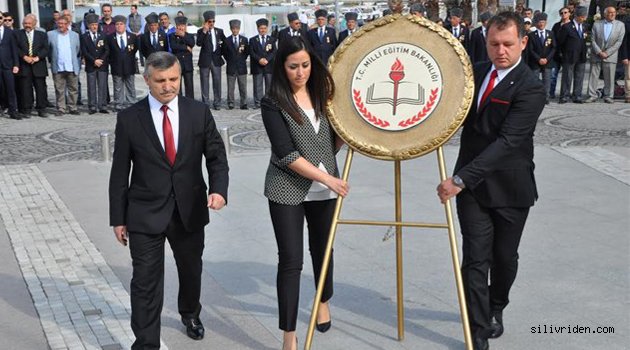 Atatürk Anıtı'na çelenk sunumu yapıldı!