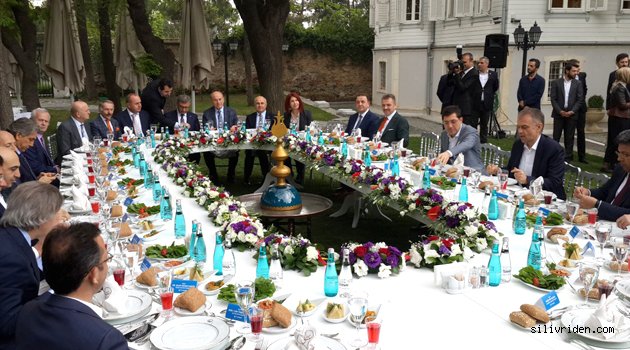 Belediye başkanları değerlendirme toplantısında