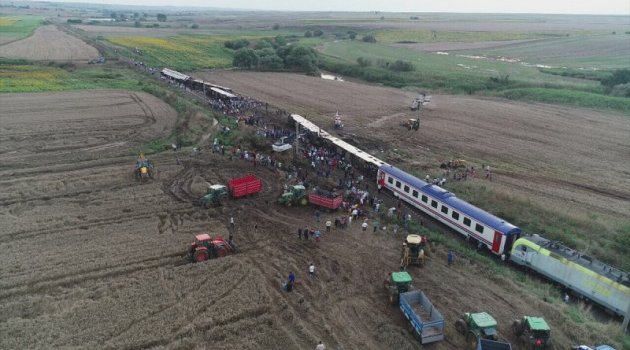 Çorlu tren kazasında 10 yolcu yaşamını yitirdi