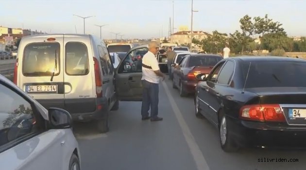 Esnaf otopark ve yol sorununa isyan etti