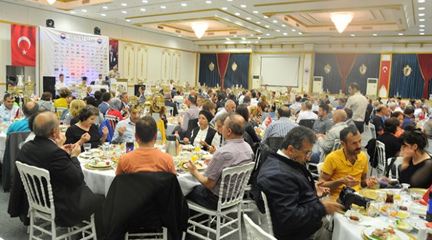 İşadamlarını buluşturan iftar